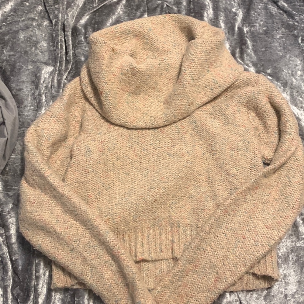 I’m selling this cute cowl neck sweater in pink with tones of pastels